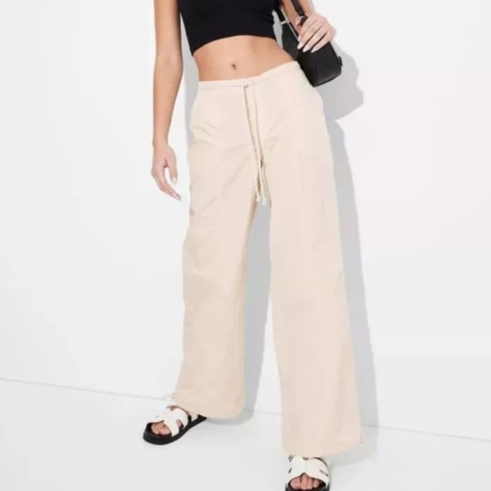 NWT Wild Fable Drawstring Mid Rise Wide Leg Parachute Pants Beige Women's Size M